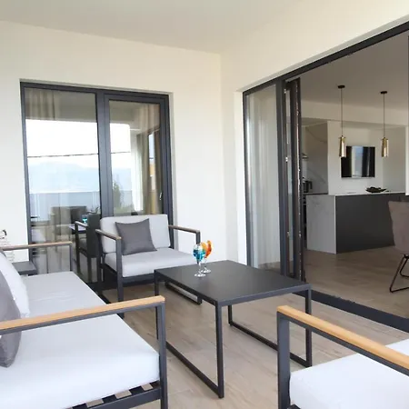 Apartment Sea View Loggia By House Jolindoor *